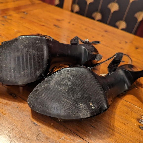 Guess Heels - Picture 2 of 4